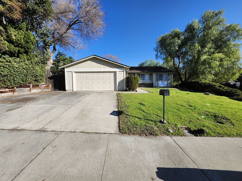 1st image of 2200 Arbol Ct