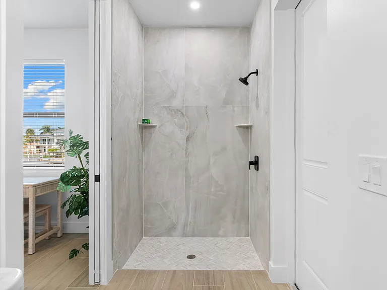 4814 Regal Dr — Photo 14