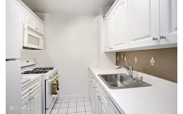 Sold by Douglas Elliman | media 14