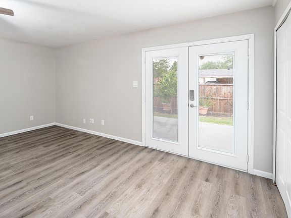 5th image of 809 Sunny Slope Dr