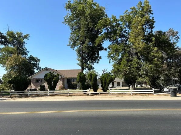 1736 E Houston Avenue, Visalia, CA 93292