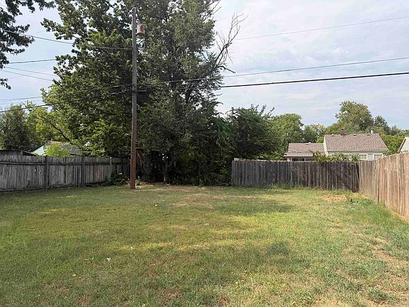 4th image of 2228 W Caroline Ave