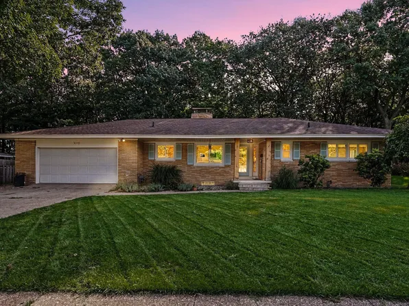 3010 Country Club Dr, Muskegon, MI 49441