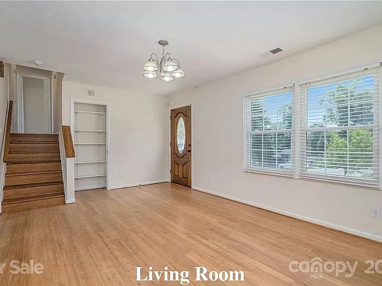 3111 Mocking Bird Ln — Photo 7