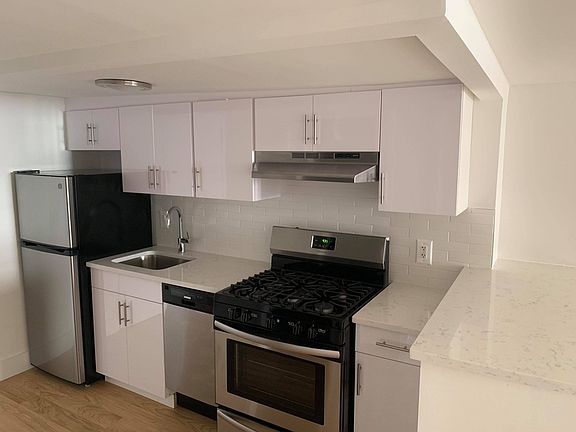 5th image of 184 Thompson St APT 2F
