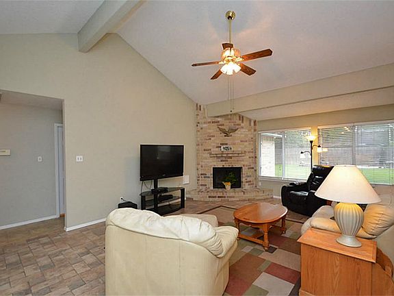 5th image of 2611 Willow Dr