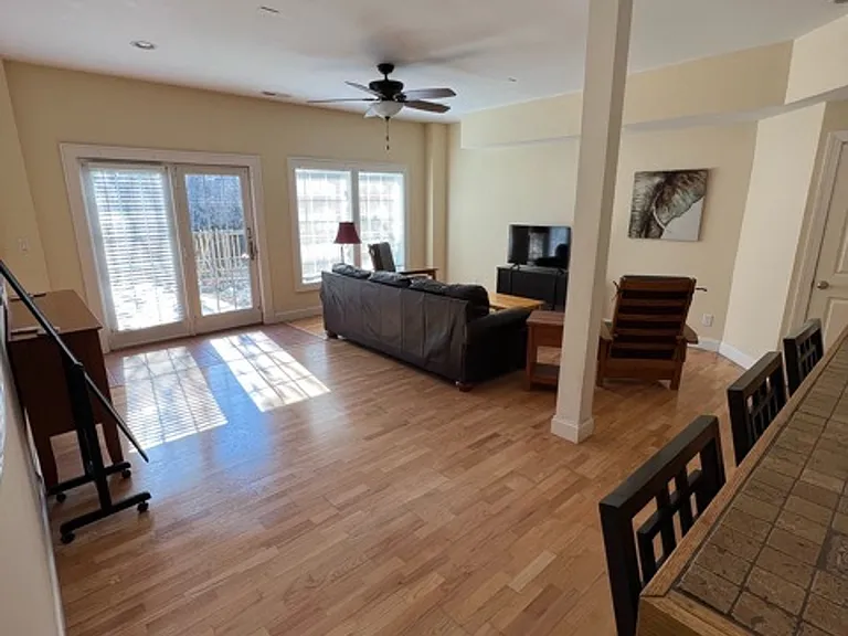 658 Lakeshore Dr — Photo 3
