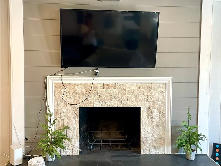 2246 Windsor Dr — Photo 18