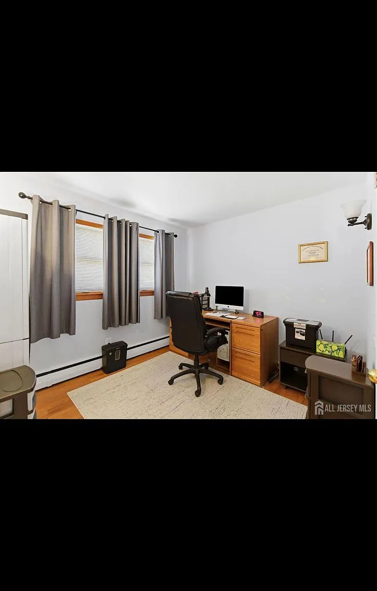 3 bed, 1000 sqft, $3,600 — Photo 3