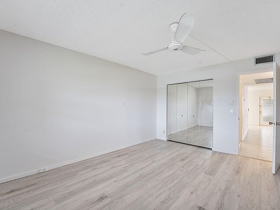 2nd image of 1071 Guildford D