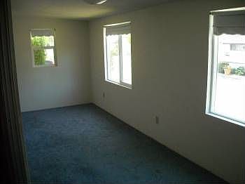 4th image of 12110 Hemlock Dr