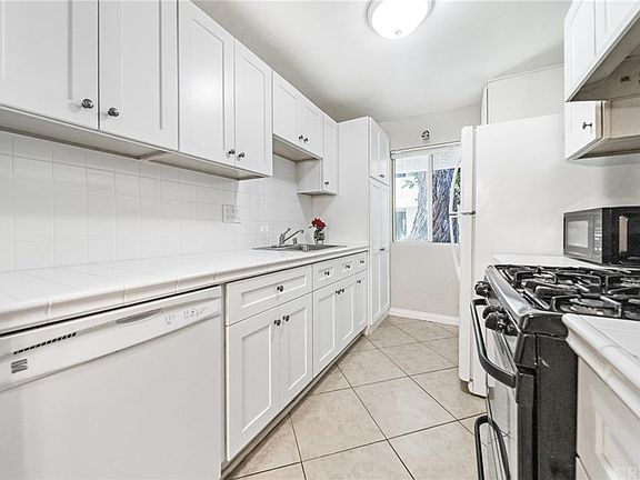 4th image of 20134 Leadwell St Unit 169