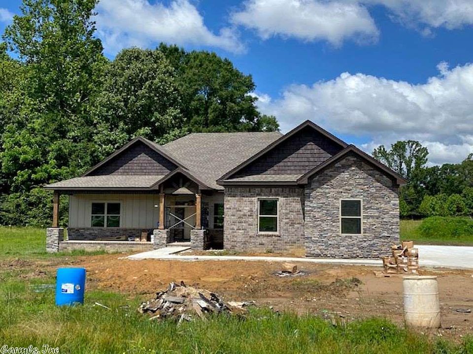 1st image of 327 Sandy Creek Dr