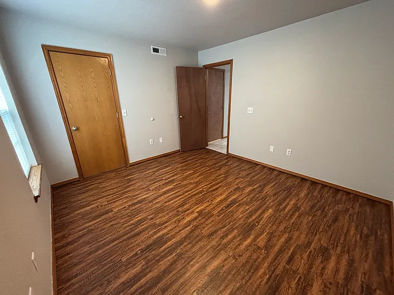 Park Plaza Apartments — Photo 15