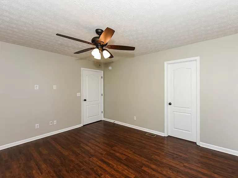 2403 Sawmill St — Photo 9