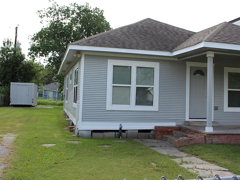 410 Hahlo St — Photo 28
