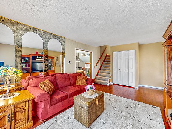 4th image of 1530 Grove Dr