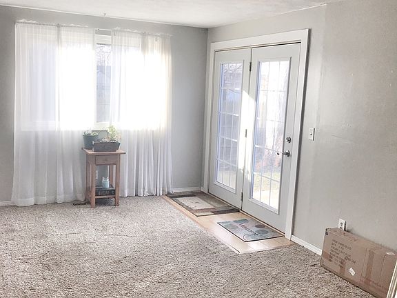 4th image of 100 Danvers Farm Cir
