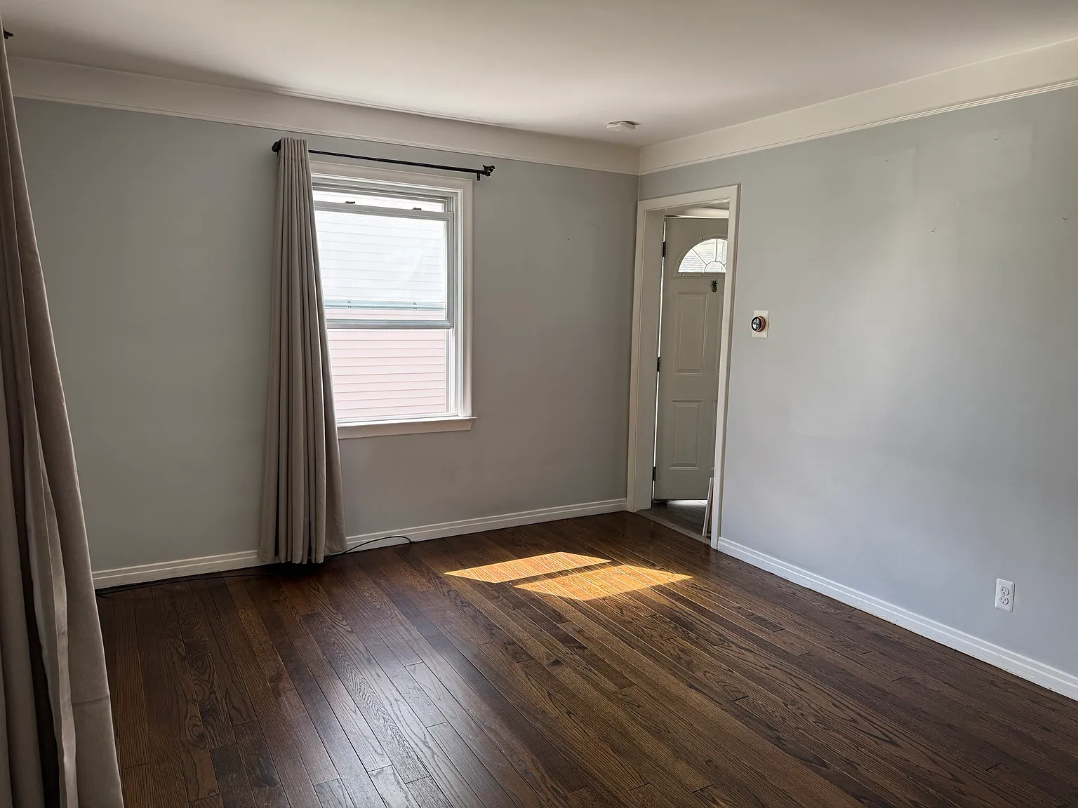 3 bed, 1.5 bath, 1350 sqft, $2,200 — Photo 4
