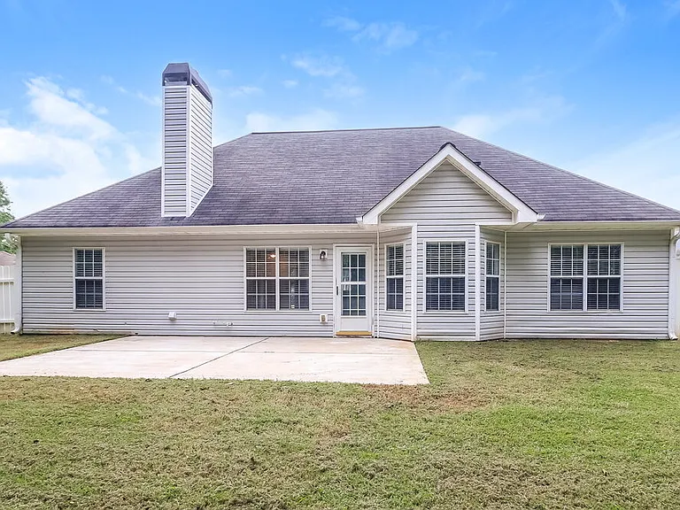 1303 Vine Cir — Photo 16