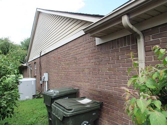 3rd image of 104 Bay Hill Ct