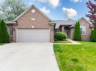 52854 Schafers Run Ct, New Baltimore, MI 48051