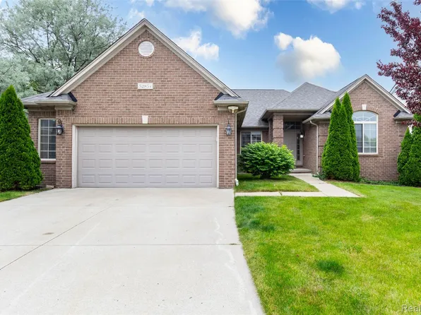 52854 Schafers Run Ct, New Baltimore, MI 48051