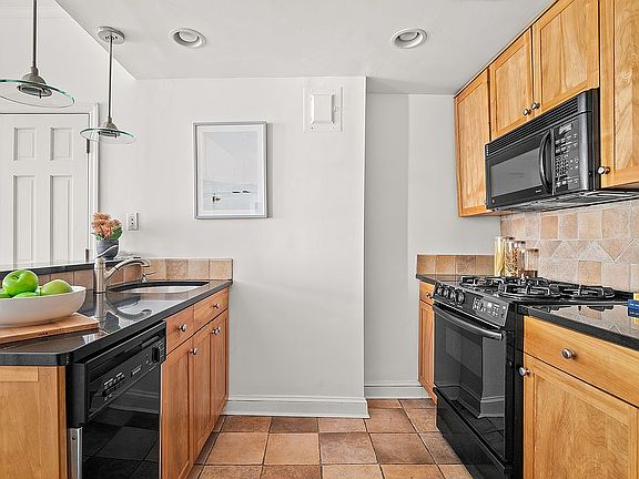 2nd image of 40 W 72nd St APT 107