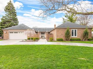 757 Ballantyne Rd, Grosse Pointe Shores, MI 48236