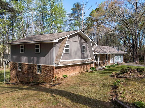 2nd image of 672 Thomas Rd