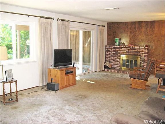 3rd image of 2628 Queenwood Dr