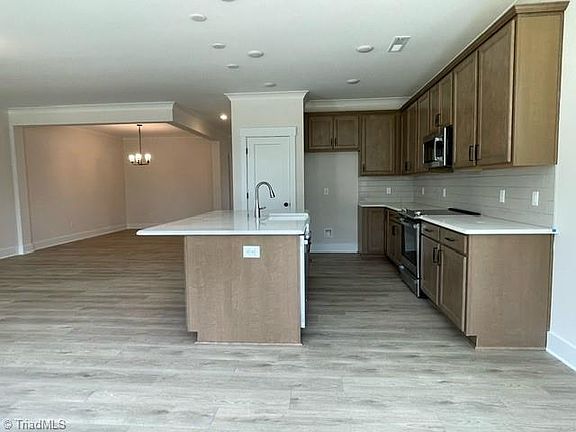 4th image of 1101 Summerhouse Way