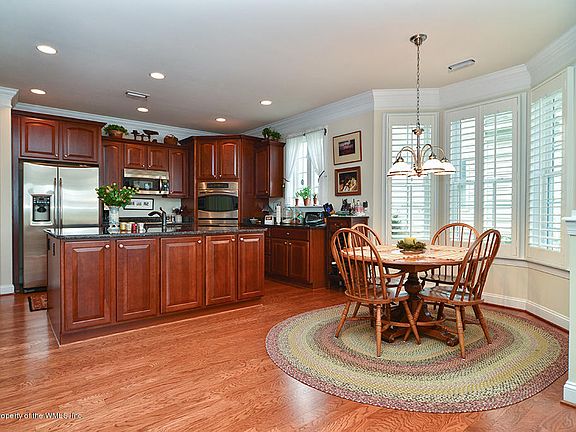4th image of 6908 Glory Ln