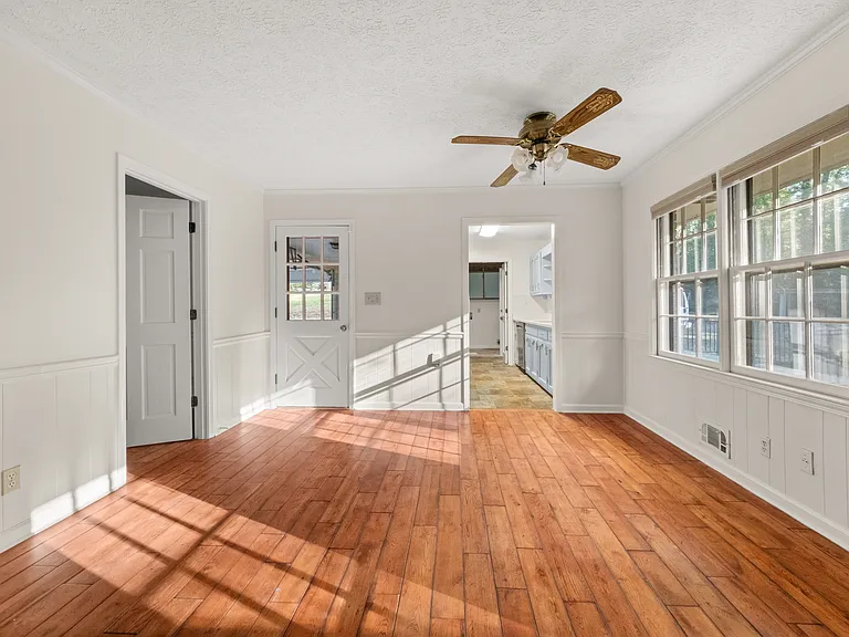 1247 Sycamore Dr — Photo 11