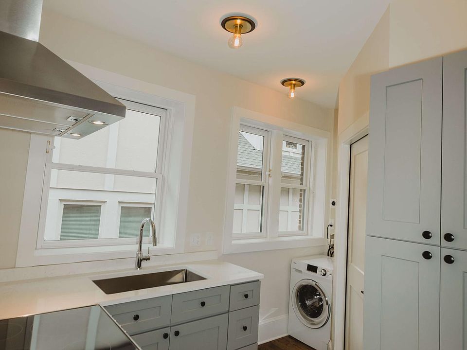 Fully renovated kitchen - custom cabinetry