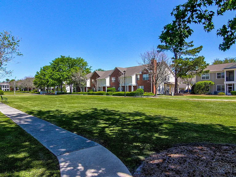 Barclay Place Apartments — Photo 44