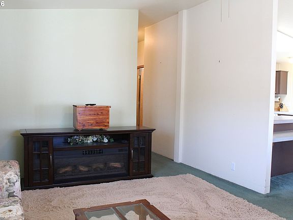 3rd image of 204 Trout Loop