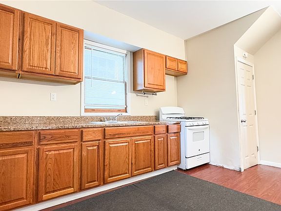5th image of 607 Wayne Ave