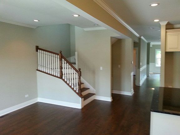 3rd image of 5618 N Moody Ave