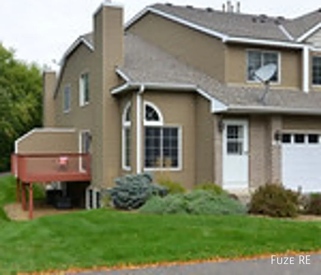 3 bed, 1.5 bath townhome in Vadnais Heights, MN — Photo 1