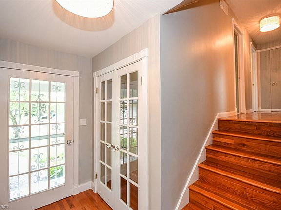 3rd image of 509 W Clybourn Ct
