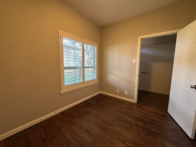 7424 W Northwest Hwy #6 — Photo 8