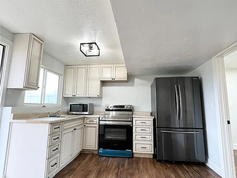299 W 1050 N #2 — Photo 10