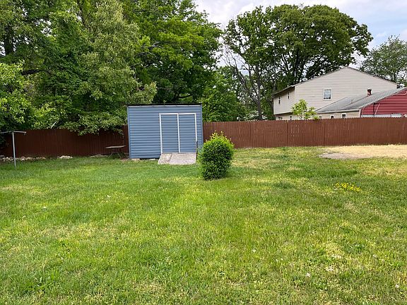 5th image of 3329 Poplar Dr