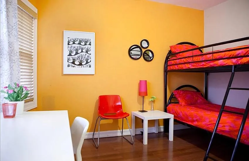 6 bed, 200 sqft, $1,000 — Photo 3