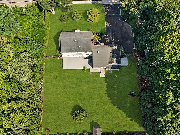 5th image of 1547 Walt Whitman Road