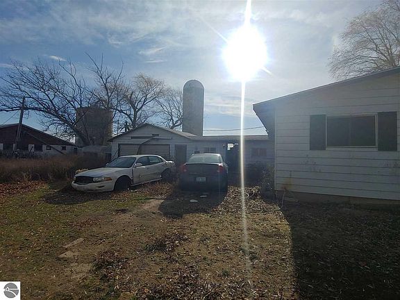 5th image of 19702 5th Ave
