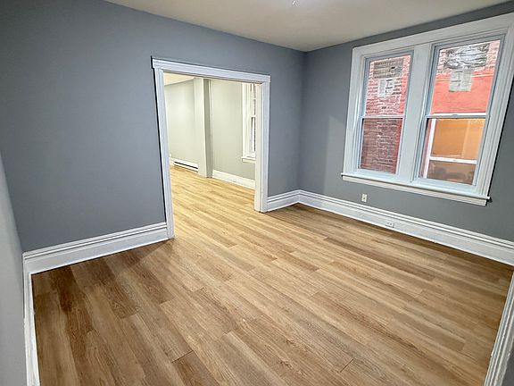 2nd image of 1914 Park St