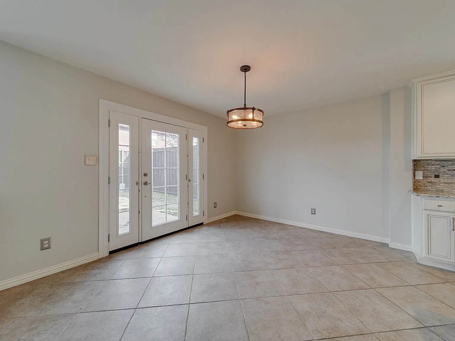 9220 Harrisburg Ln — Photo 3