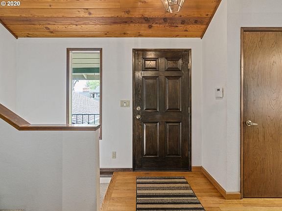 3rd image of 15568 SE Wildwood Ct